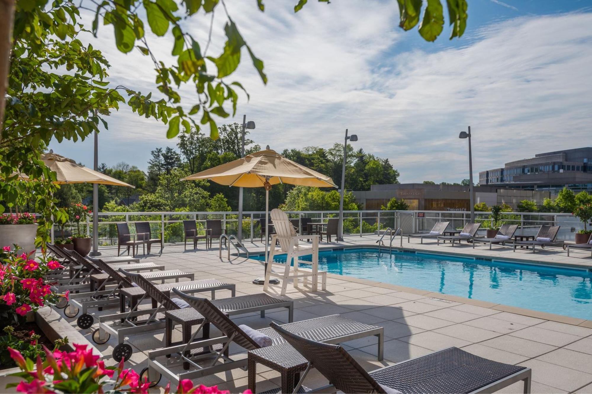 Courtyard By Marriott Bethesda Chevy Chase Hotel Exterior photo