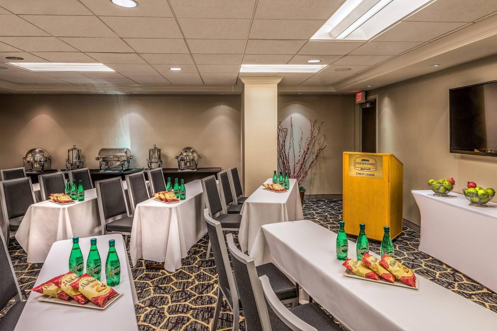 Courtyard By Marriott Bethesda Chevy Chase Hotel Exterior photo