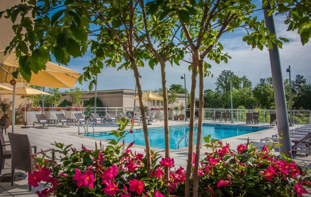 Courtyard By Marriott Bethesda Chevy Chase Hotel Exterior photo